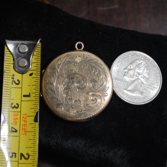 Vintage WWII Sweetheart Engraved Gold-filled Locket Pendant Canadian 1943 - Picture 10 of 10